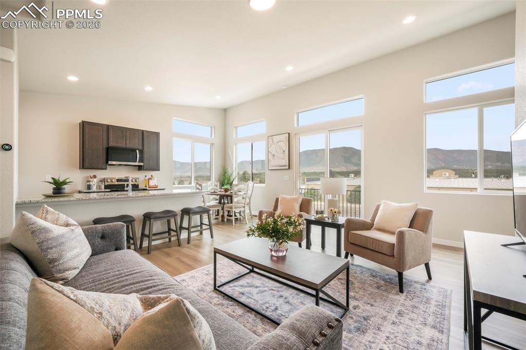 Image 3 of 50: Floor Plan