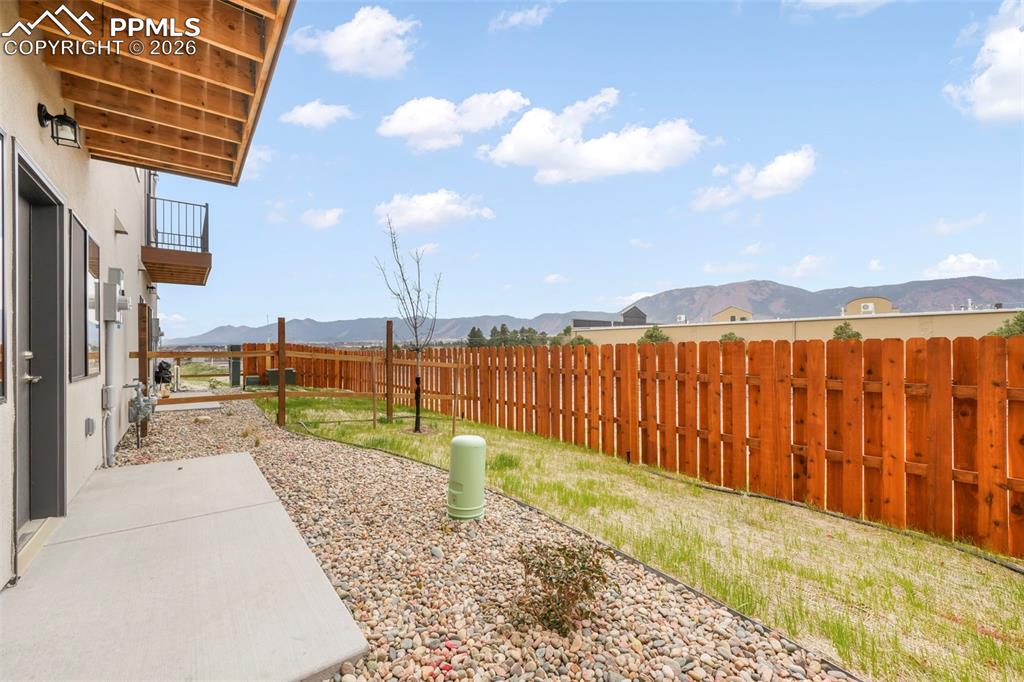 Image 35 of 50: Private, fenced yard.