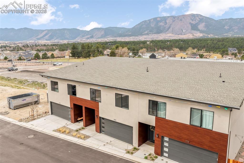 Image 37 of 50: Private, fenced yard. 