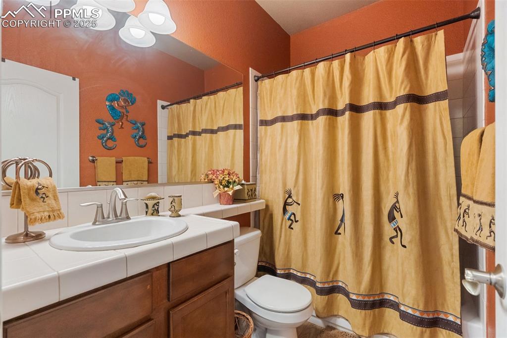 Image 16 of 29: Bathroom