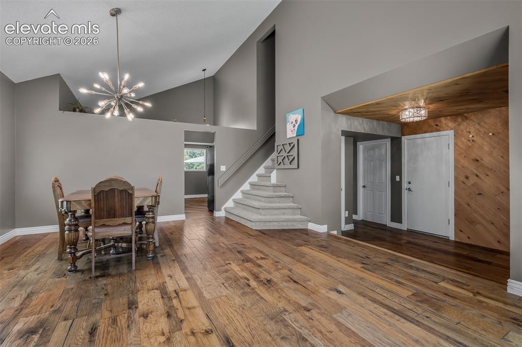 Image 8 of 50: Dining Area