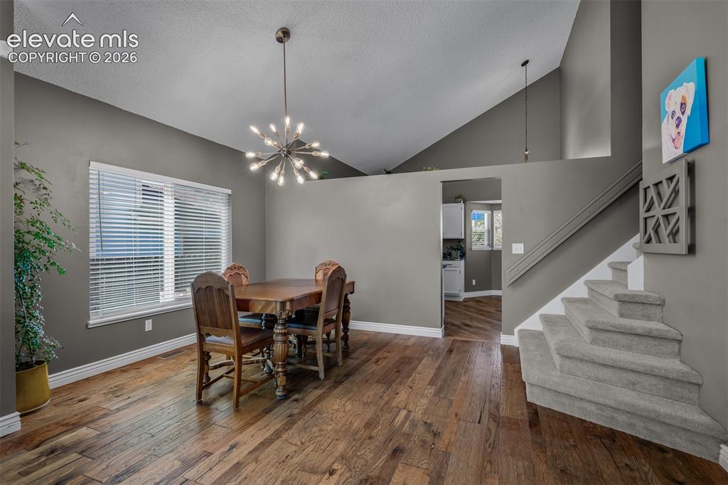 Image 9 of 50: Dining Area