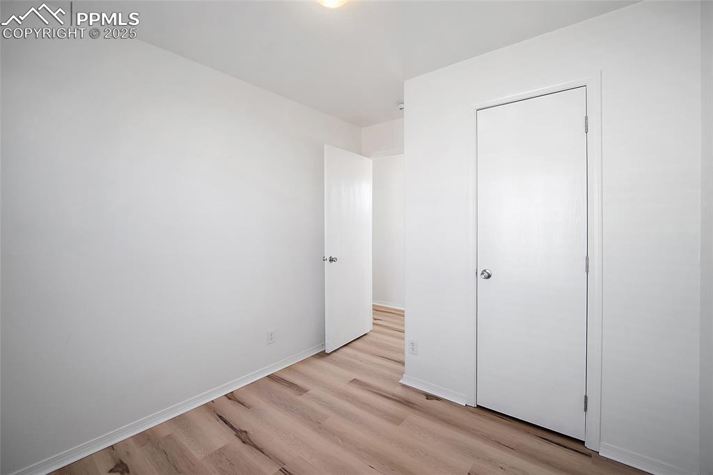 Image 17 of 31: Bedroom