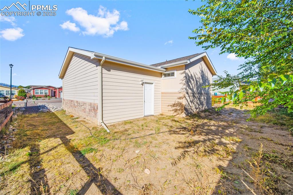 Image 28 of 31: Side of Structure