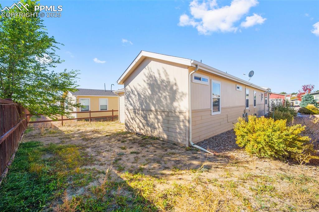 Image 29 of 31: Back of Structure