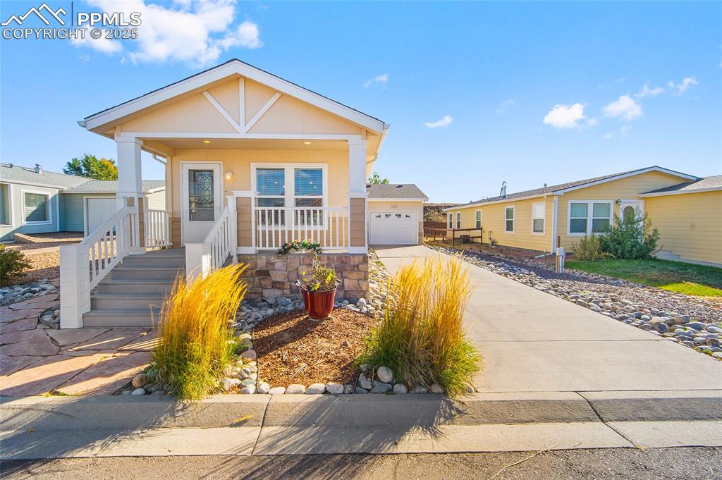 Image 3 of 31: Front of Structure