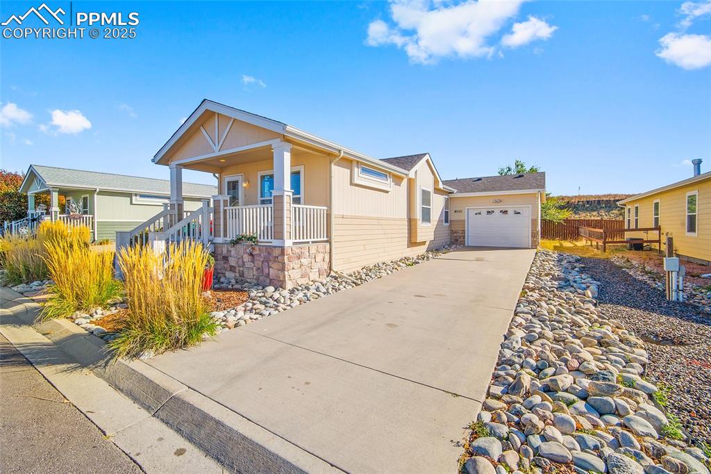 Image 4 of 31: Front of Structure