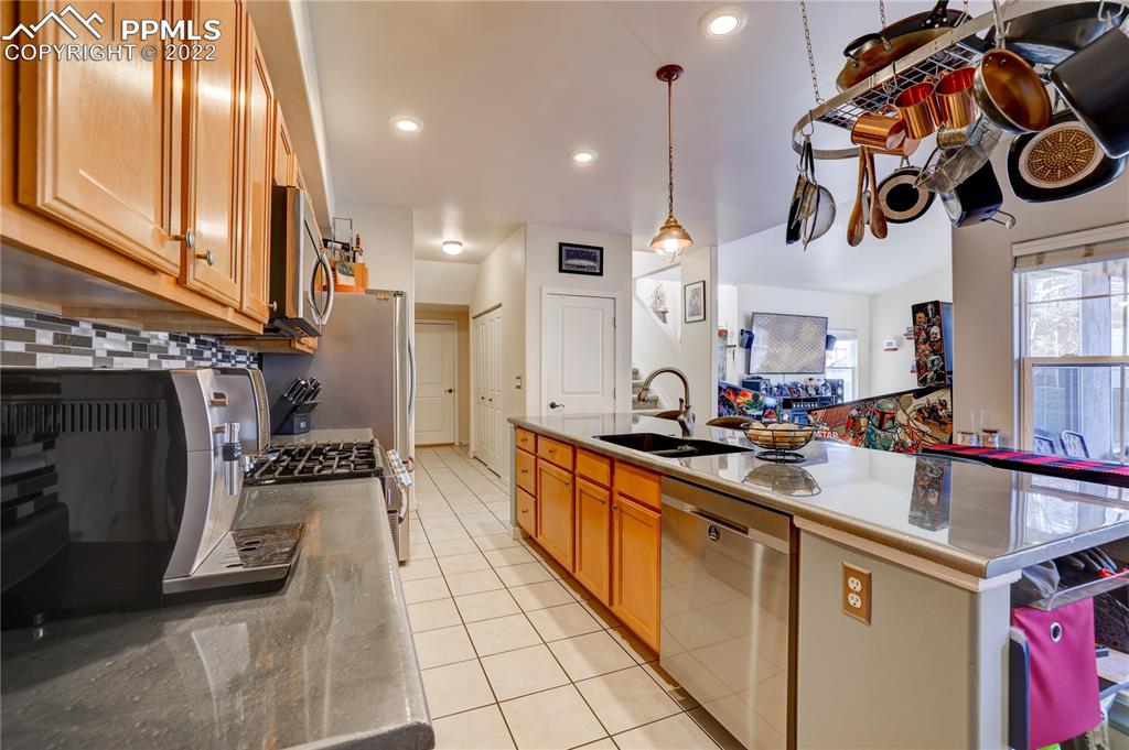 Listing 1996278, Image 10 of 39