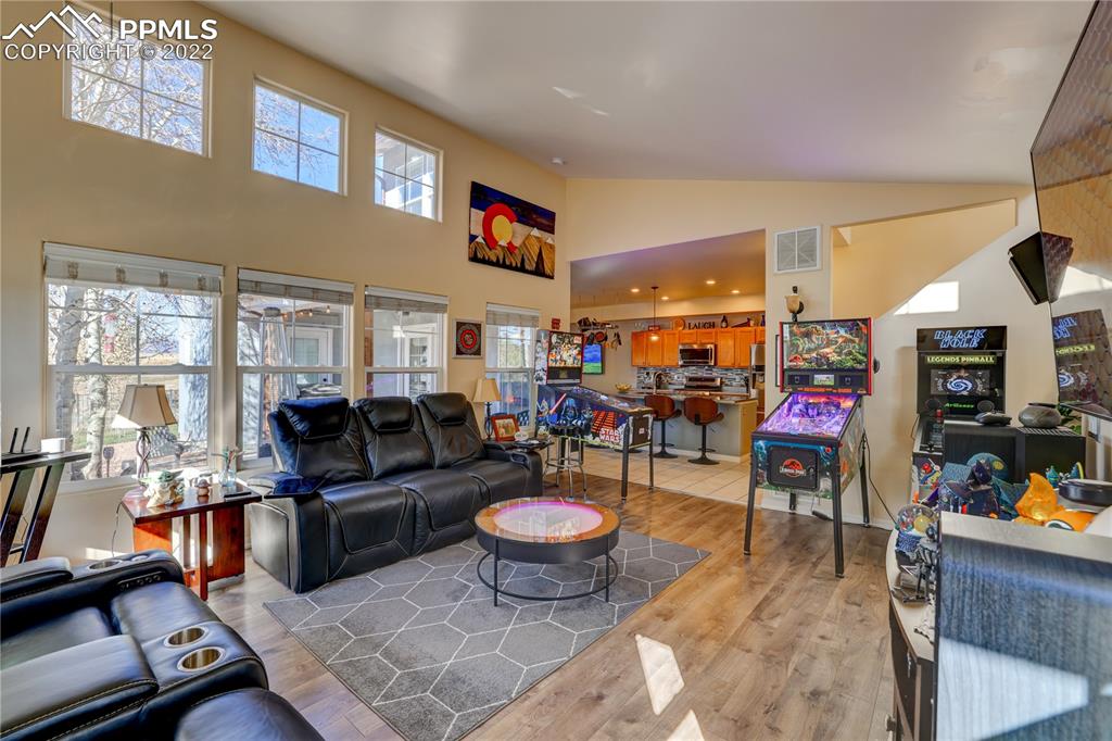 Listing 1996278, Image 5 of 39