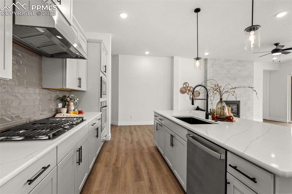 Image 11 of 43: Kitchen