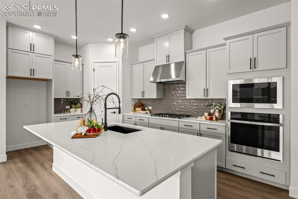 Image 5 of 43: Kitchen