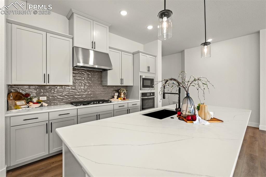 Image 7 of 43: Kitchen