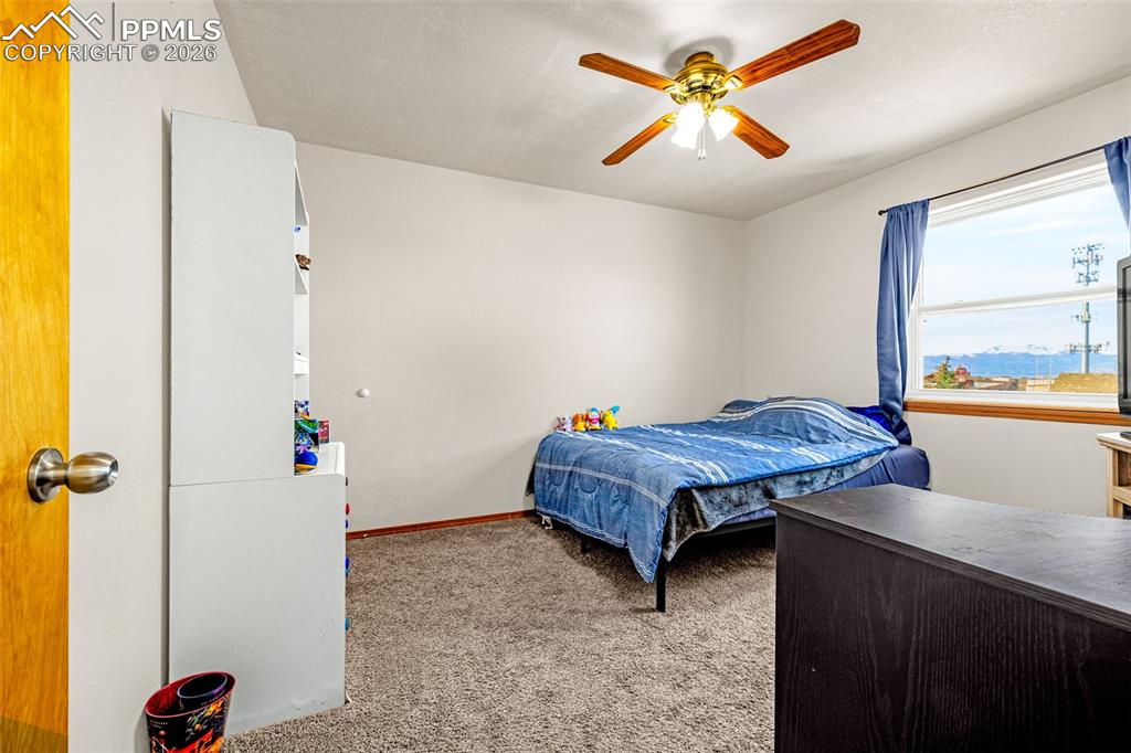 Image 18 of 42: Bedroom