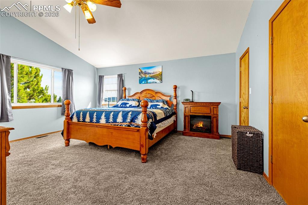 Image 20 of 42: Bedroom