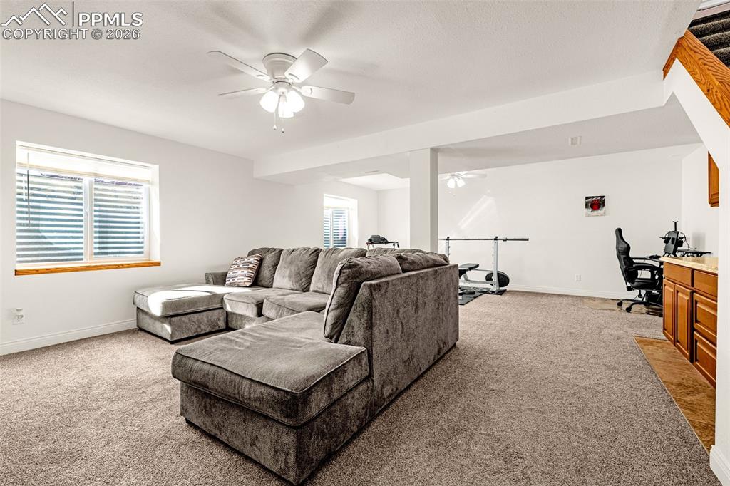 Image 27 of 42: Living Room