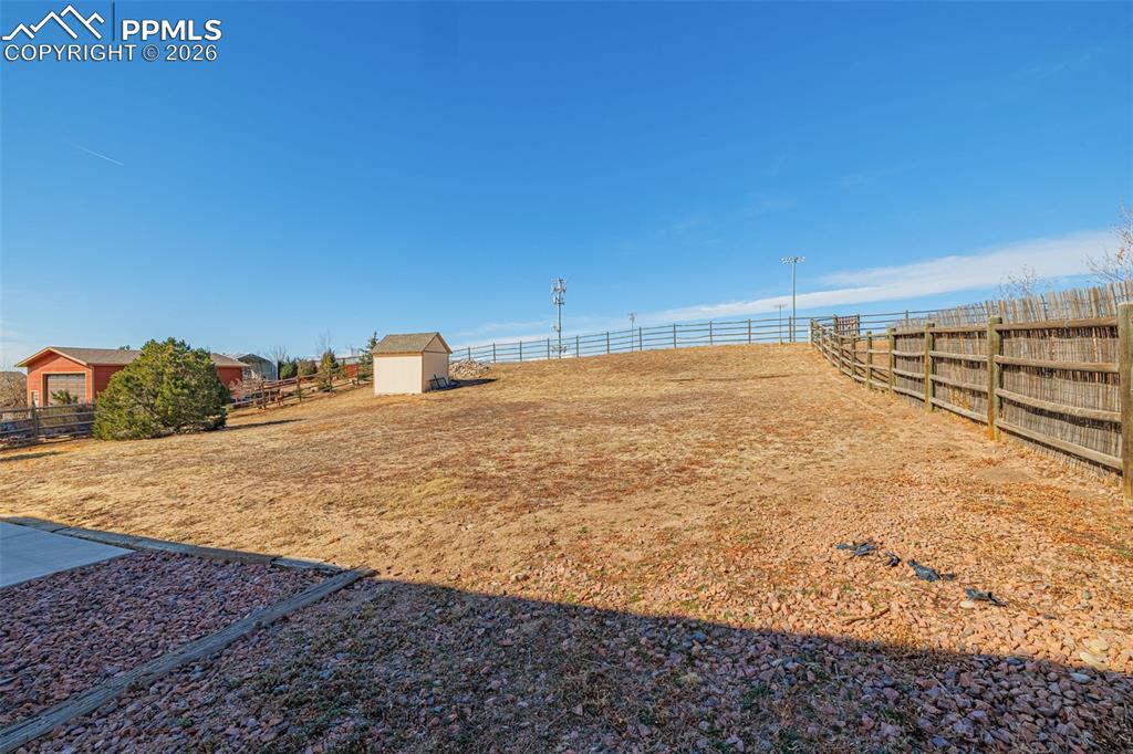 Image 33 of 42: Yard