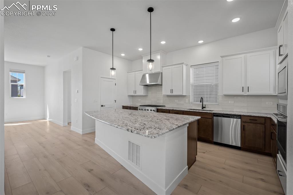 Image 11 of 37: Kitchen