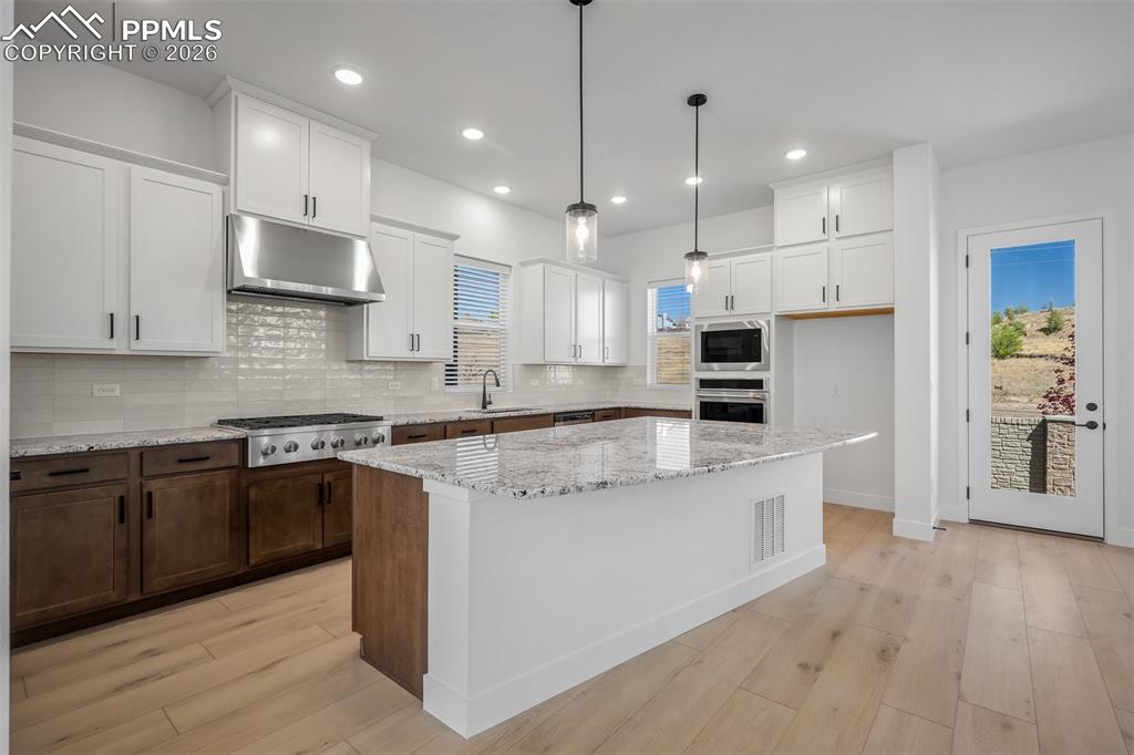 Image 12 of 37: Kitchen