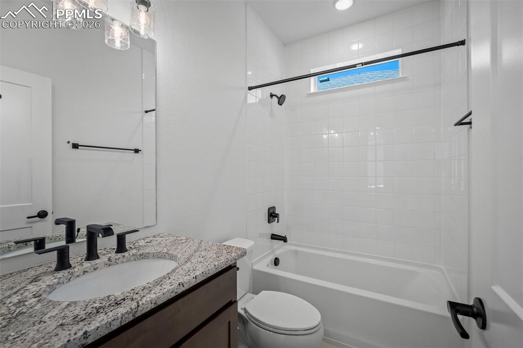 Image 32 of 37: Bathroom