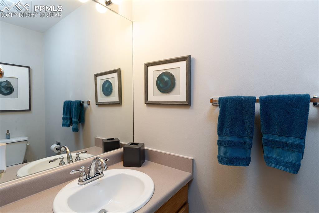 Image 21 of 50: Bathroom