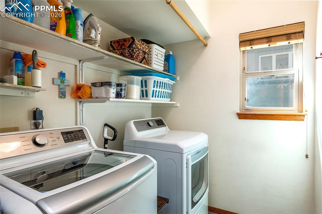 Image 22 of 50: Laundry