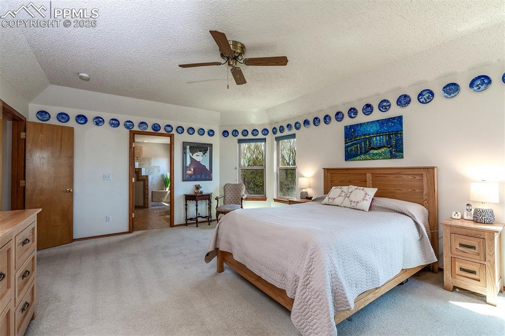 Image 24 of 50: Bedroom