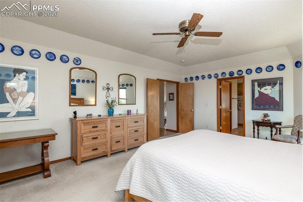 Image 25 of 50: Bedroom