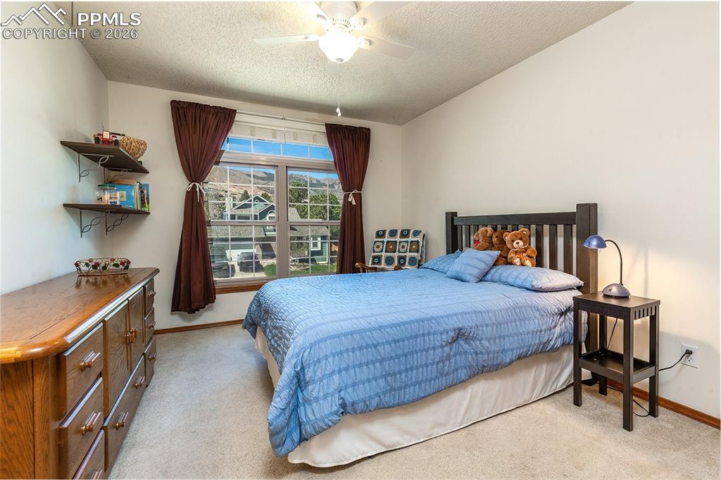 Image 30 of 50: Bedroom