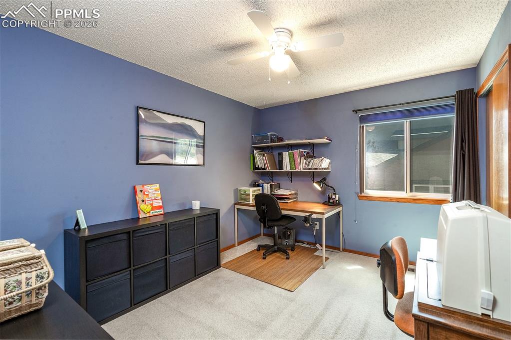 Image 31 of 50: Office