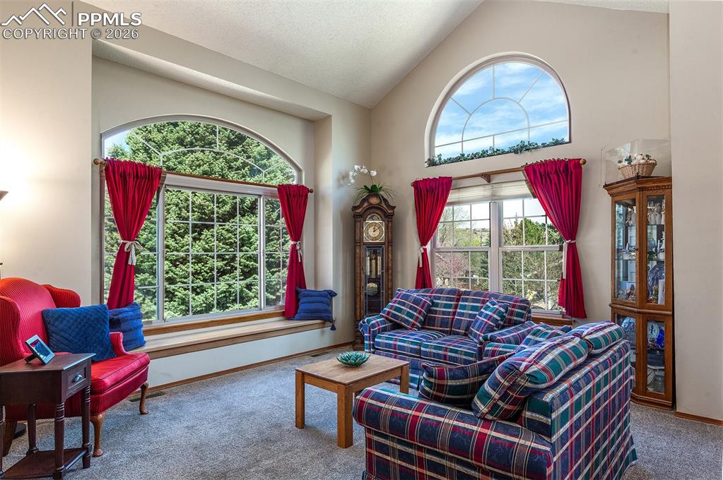 Image 8 of 50: Living Room