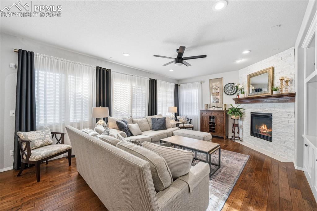 Image 11 of 48: Living Room