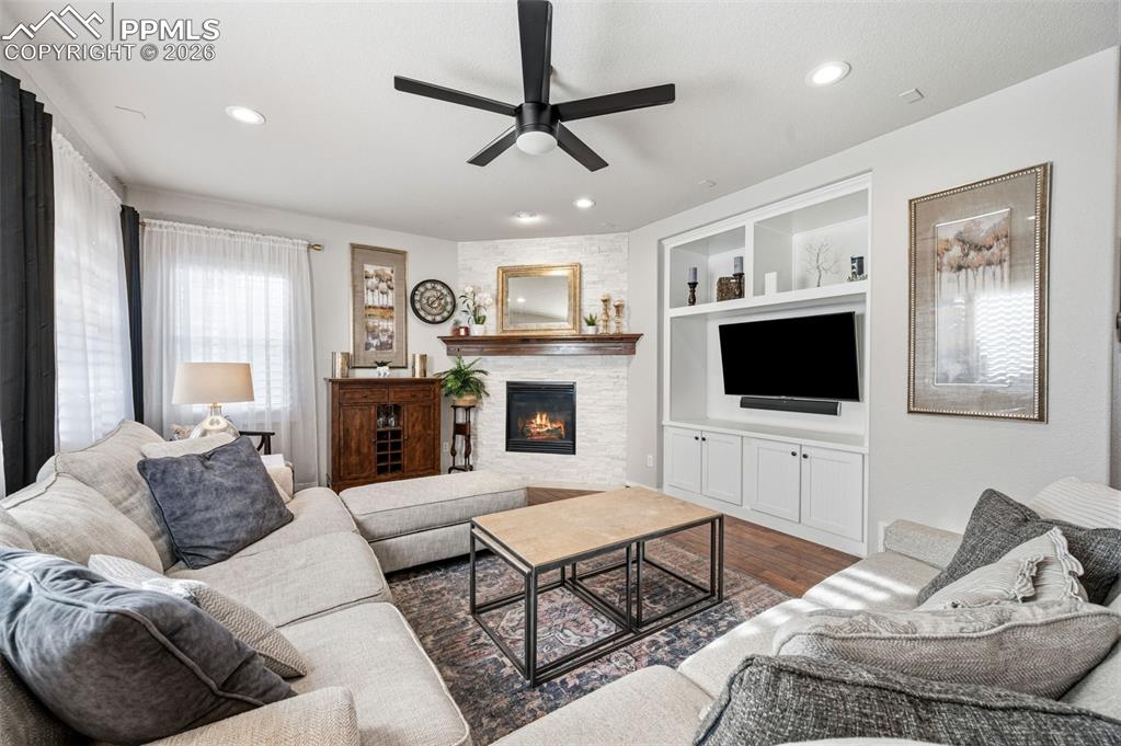 Image 14 of 48: Living Room