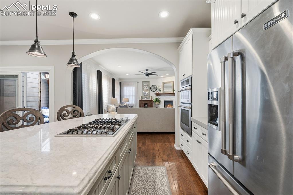 Image 18 of 48: Kitchen