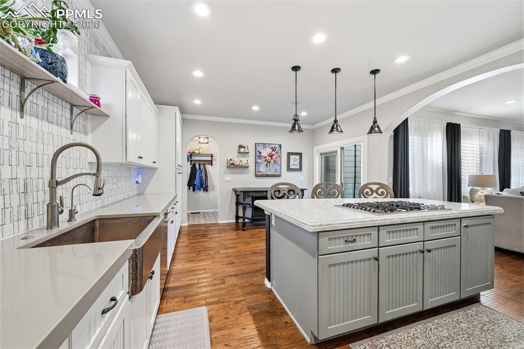 Image 19 of 48: Kitchen