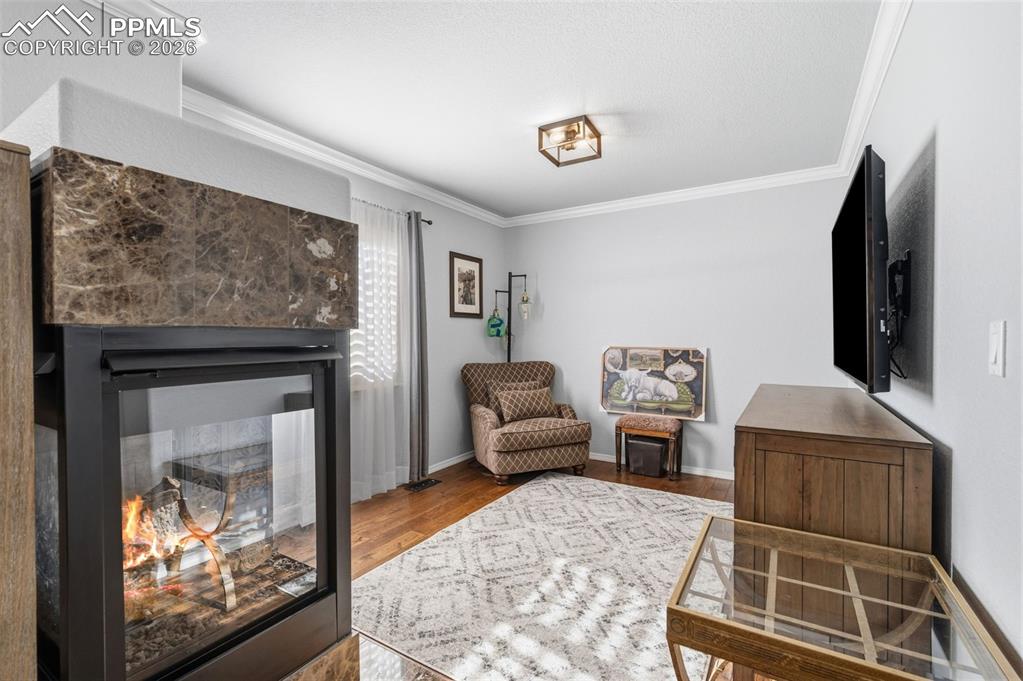 Image 25 of 48: Sitting Room