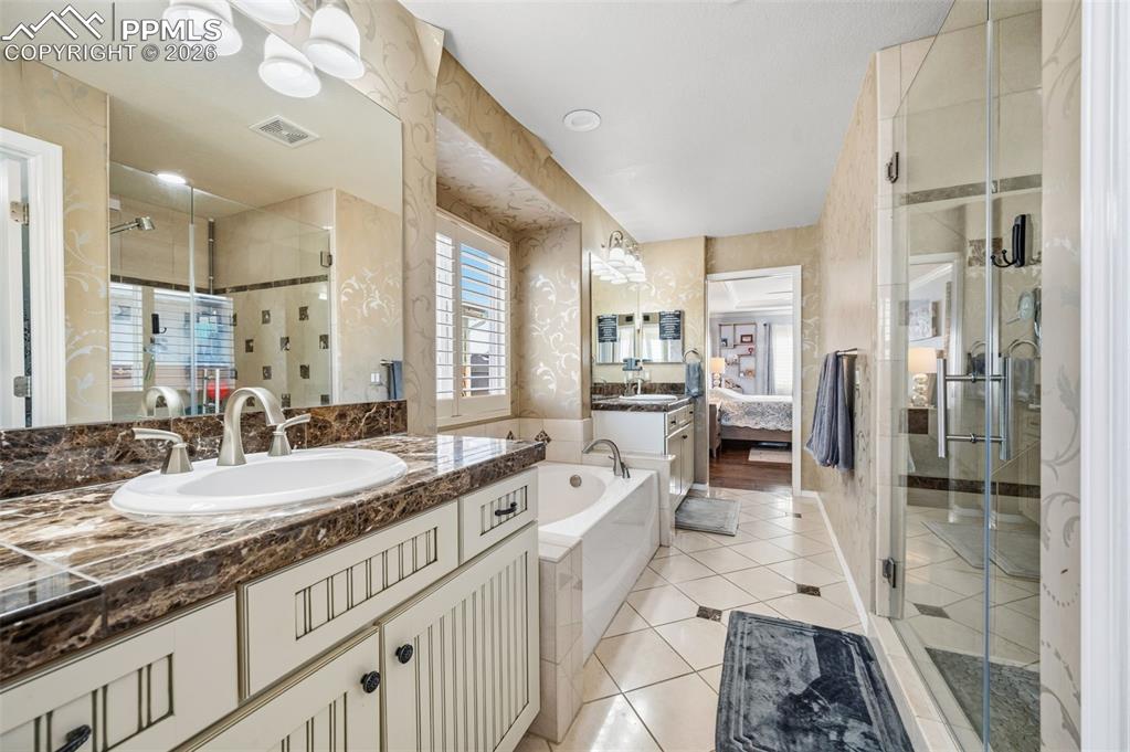 Image 27 of 48: Bathroom