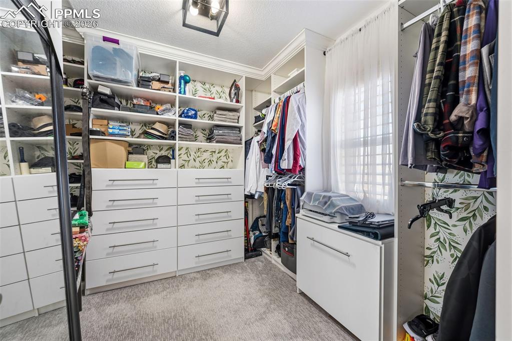 Image 28 of 48: Closet