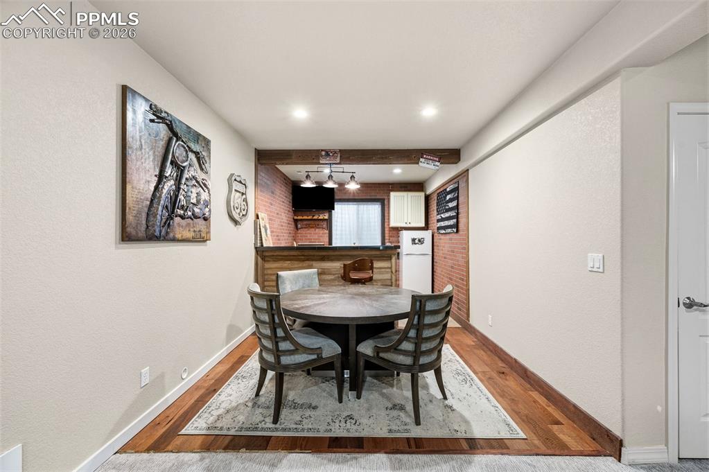 Image 37 of 48: Dining Area