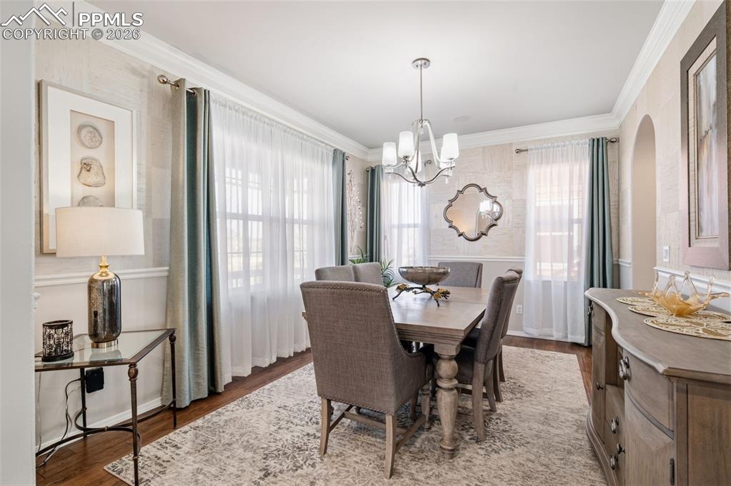 Image 7 of 48: Dining Area