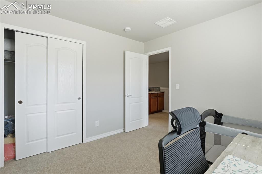 Image 19 of 44: Office