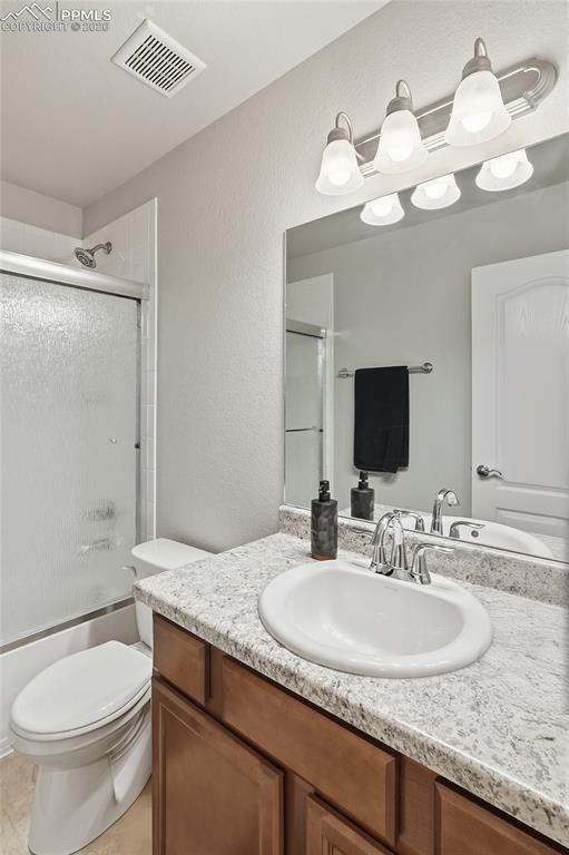 Image 21 of 44: Bathroom