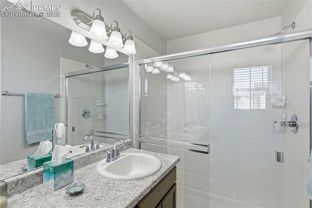 Image 27 of 44: Bathroom