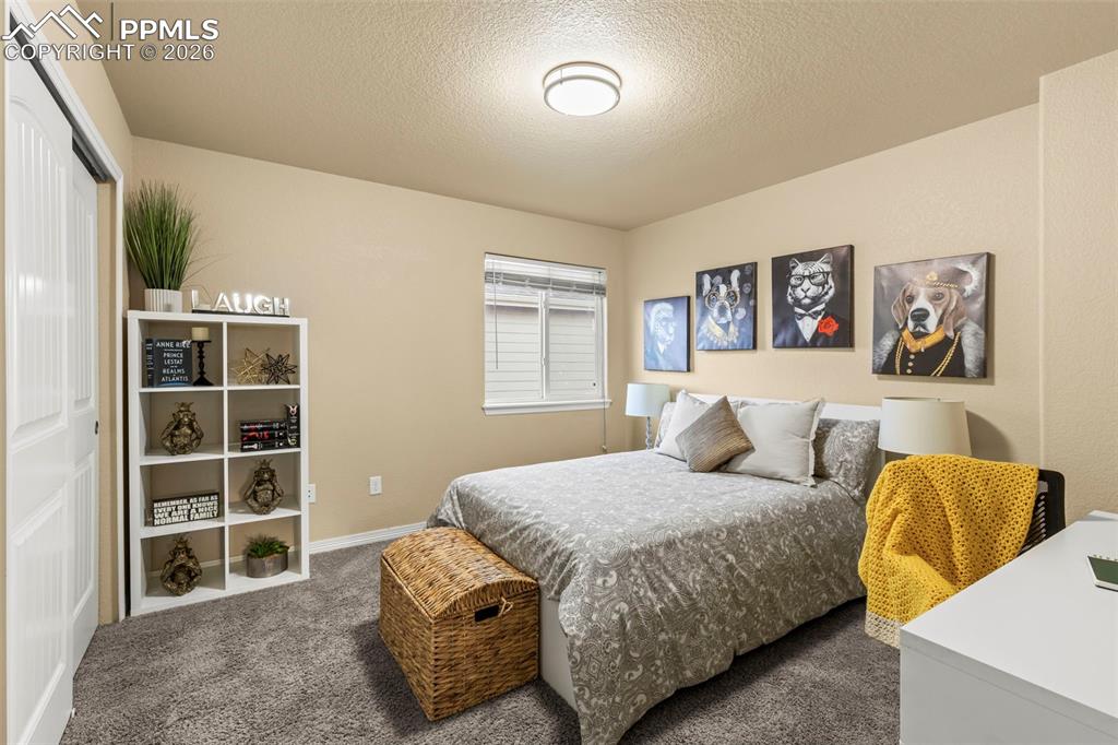 Image 22 of 50: Large dining area