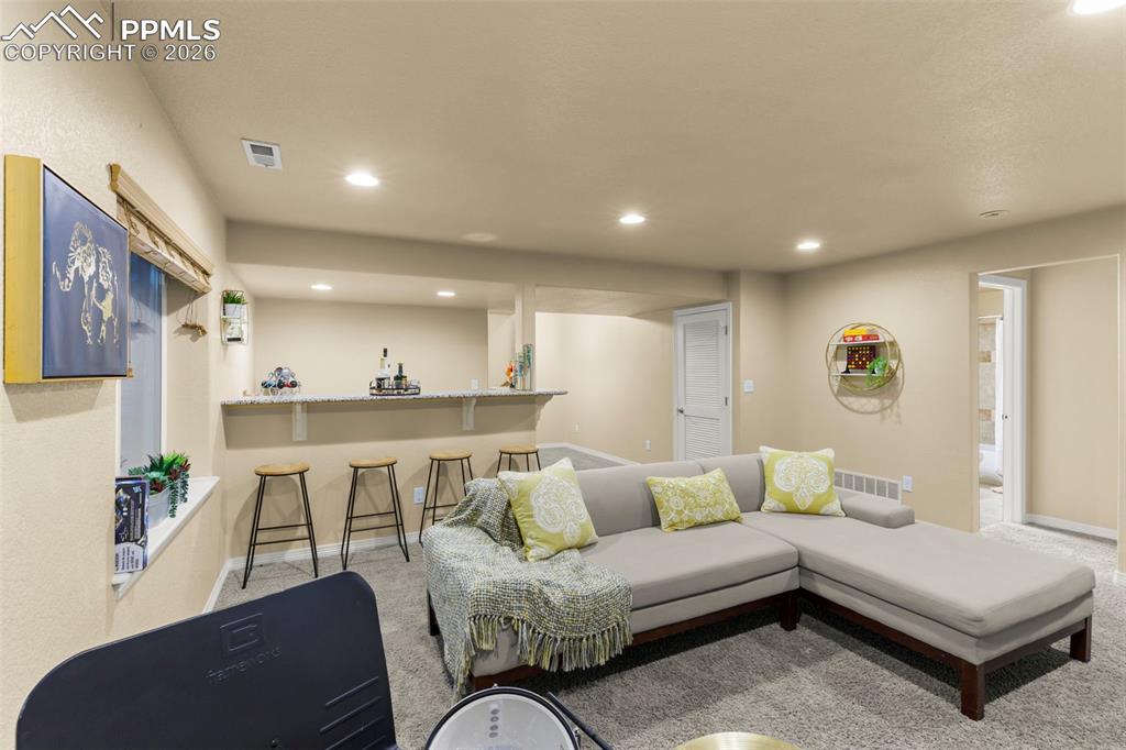 Image 41 of 50: 5-piece ensuite bath with double sinks