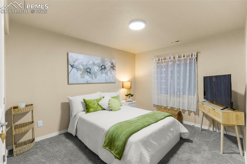 Image 43 of 50: 5-piece ensuite bath with separate shower/toilet room