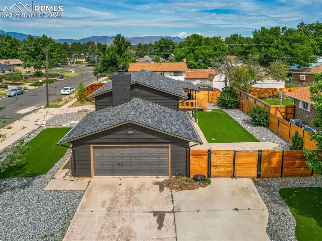 Image 36 of 38: Large driveway with 2 car garage.