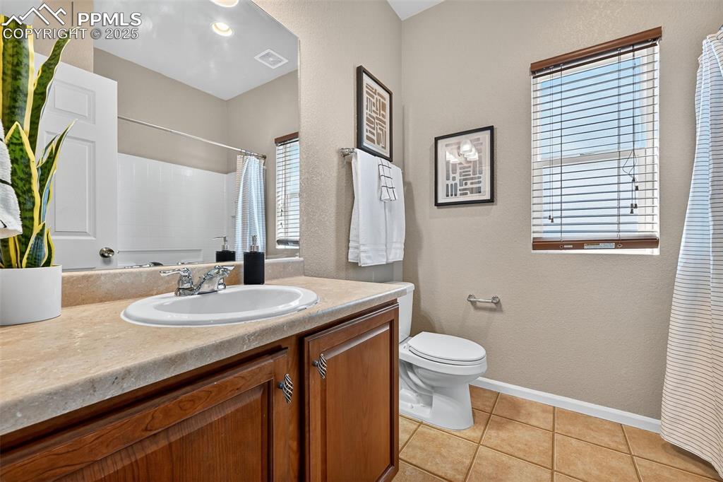 Image 15 of 27: Bathroom