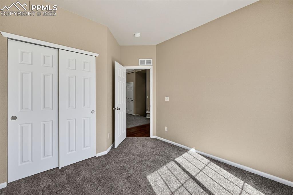 Image 17 of 27: Bedroom