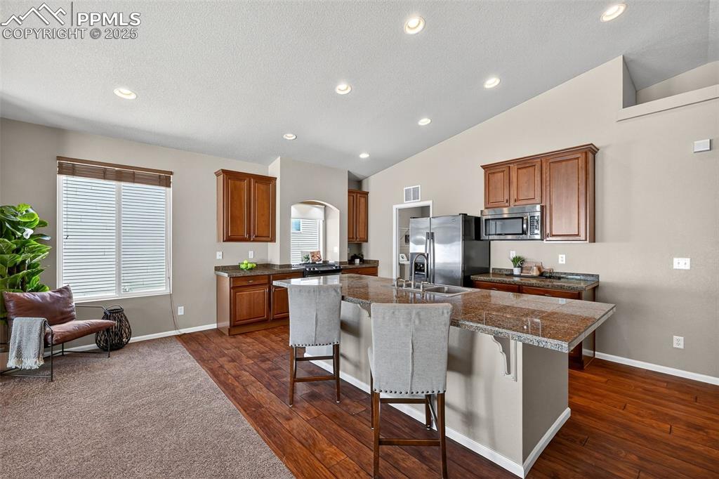 Image 2 of 27: Kitchen