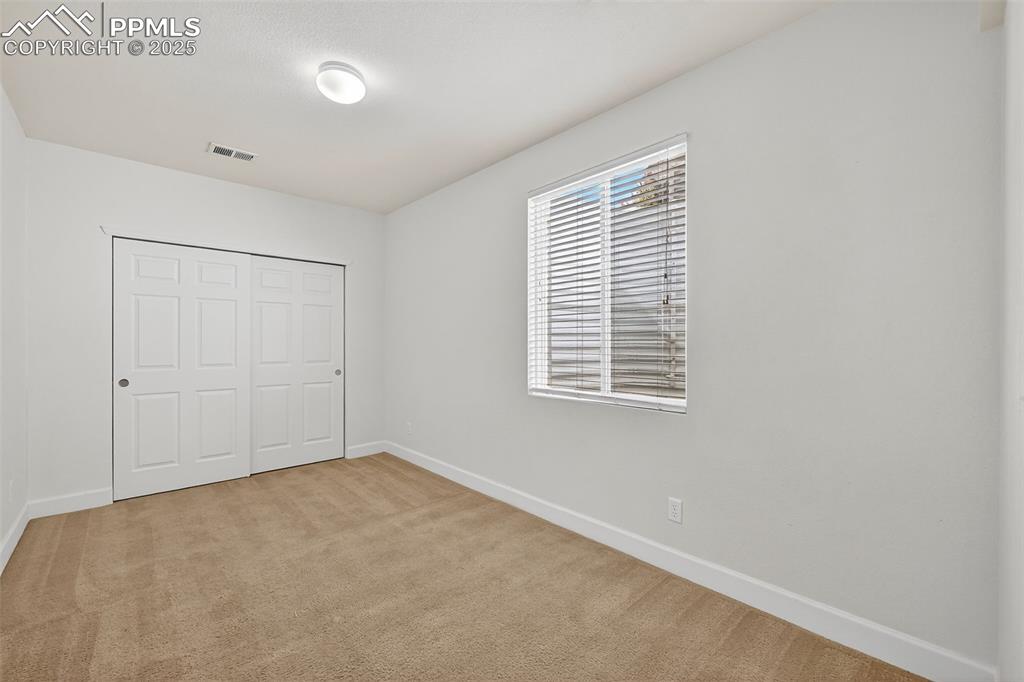 Image 21 of 27: Bedroom